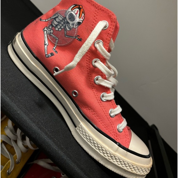 Converse - Picture 2 of 2